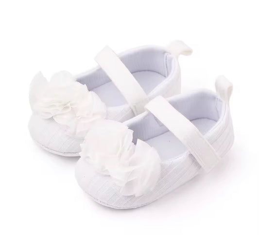 Floral Charm Baby Girl Shoes – Soft Sole Crochet Mary Jane Walkers (0–12 Months)