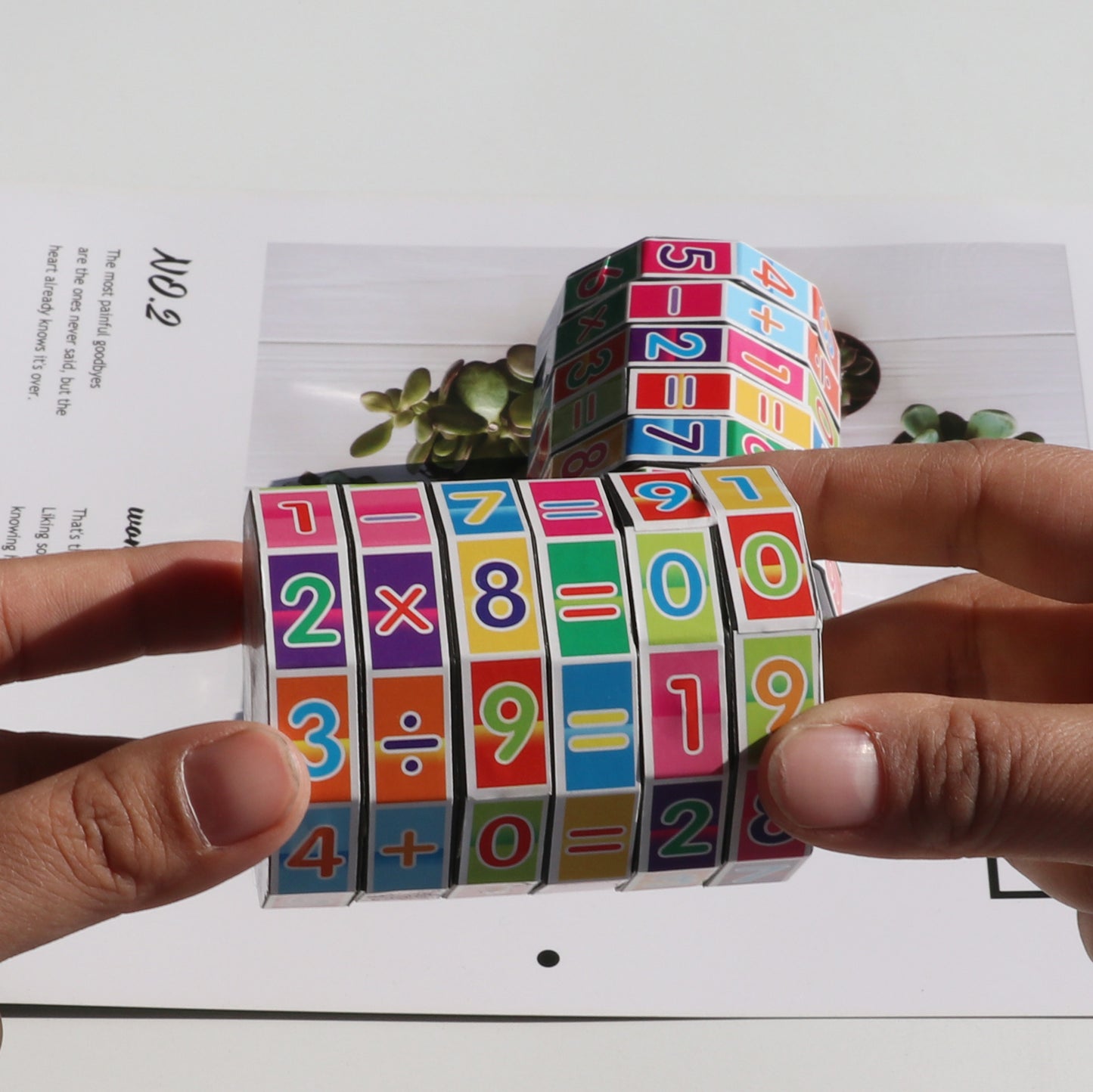 Rompecabezas matemático para niños: Cubo numérico Montessori para aprendizaje temprano